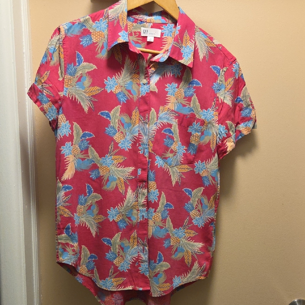 GAP Women's Hawaiian Casual Button Down Shirt, Small